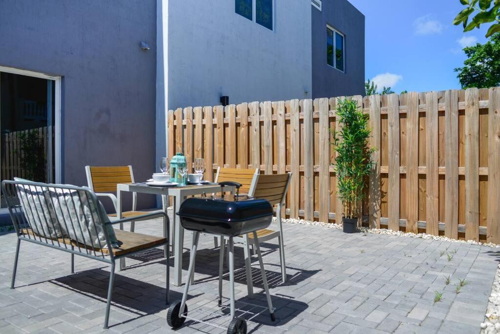 Awesome Townhouse 15 Minutes From The Beach Miami Exterior photo