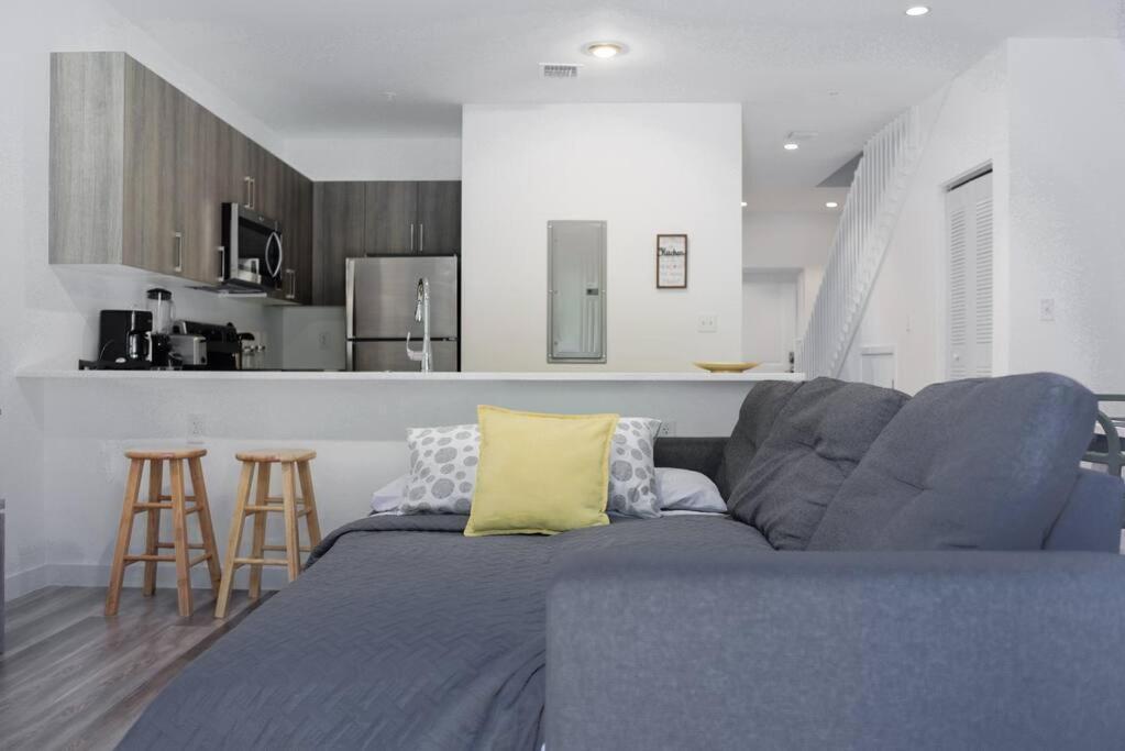 Awesome Townhouse 15 Minutes From The Beach Miami Exterior photo