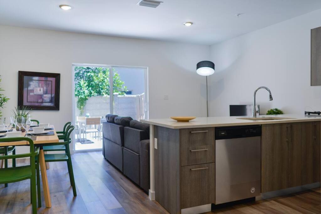 Awesome Townhouse 15 Minutes From The Beach Miami Exterior photo